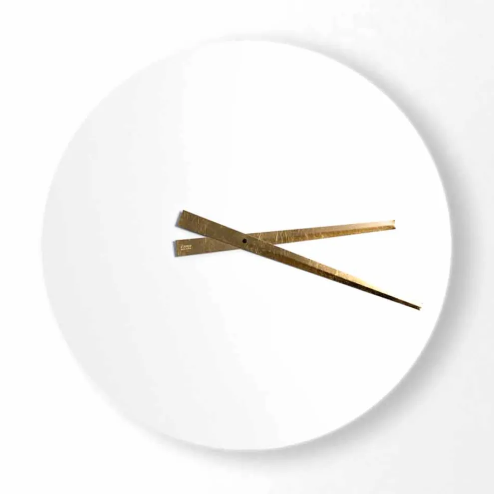 Große farbige moderne Wanduhr aus rundem Holz - Dione