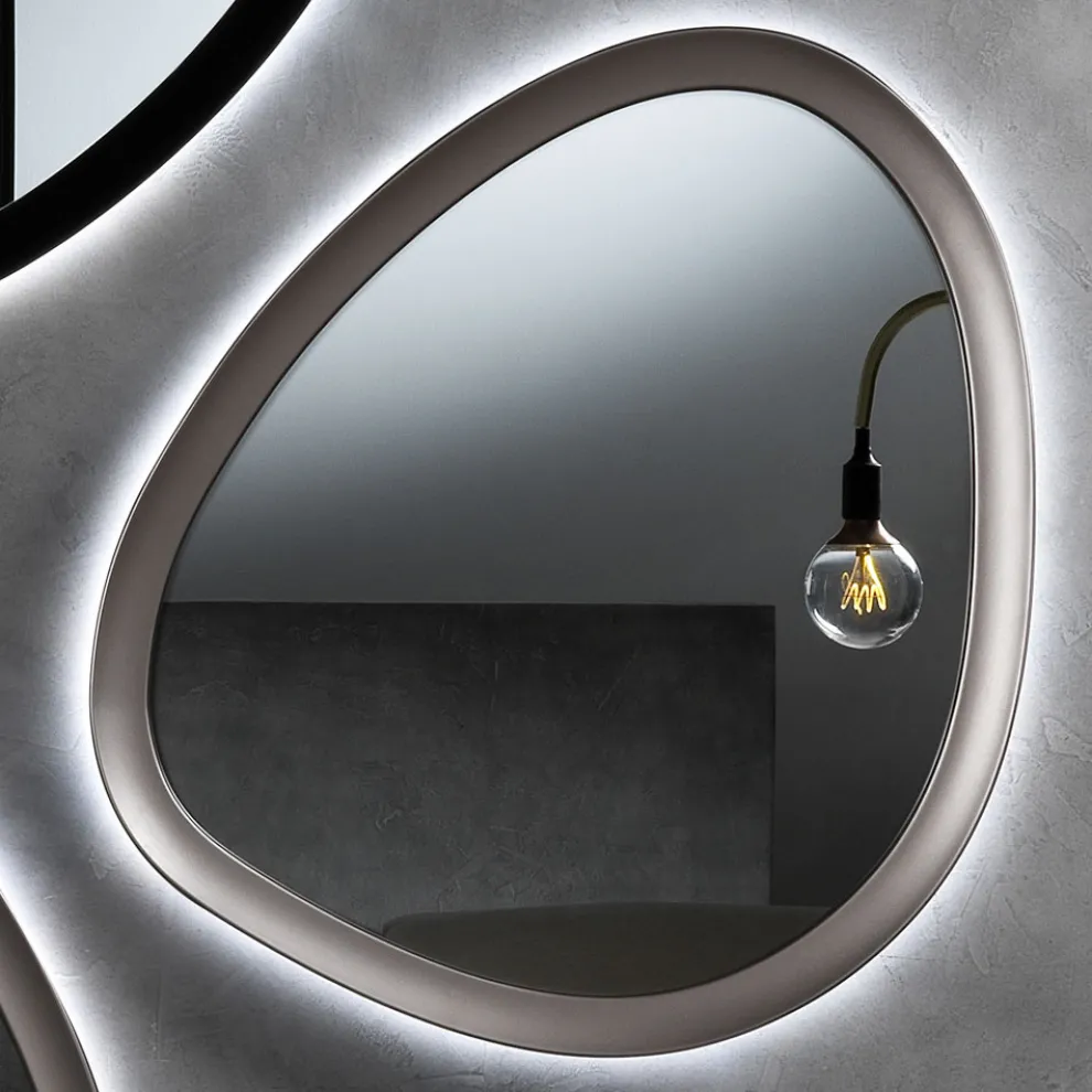 Unregelmäßig geformter Spiegel mit Hintergrundbeleuchtung, hergestellt in Italien - Ride