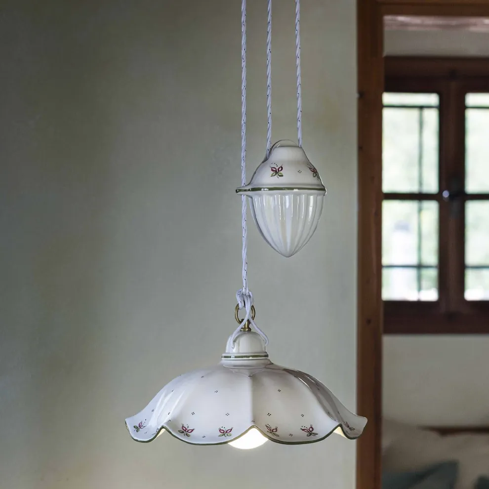 Ups and Down Hängelampe aus handverzierter gewellter Keramik - Belluno