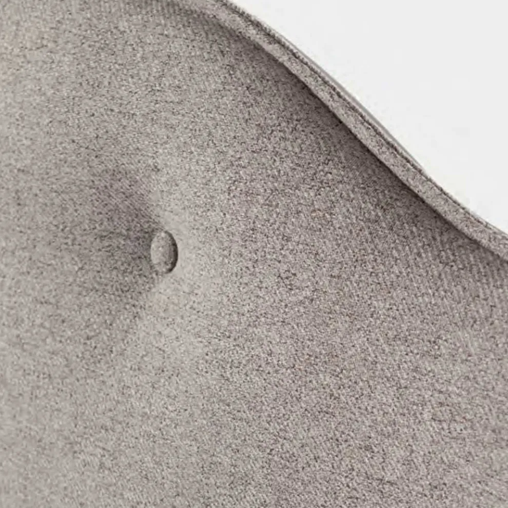 Doppelbett 160x190 mit umlaufendem Rüschenkopfteil und Knöpfen - Rest