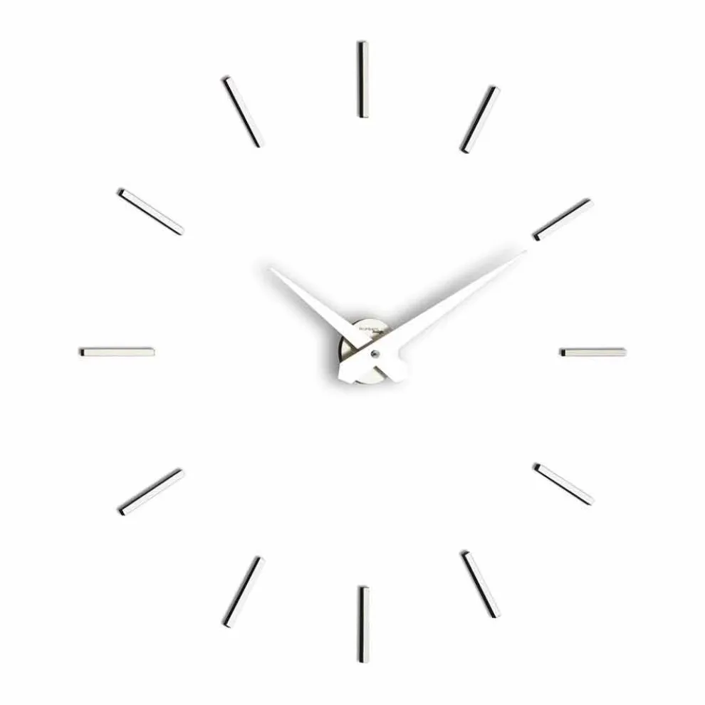 moderne Wanduhr mit Stundenschlag aus Mineralglas Dino Modell