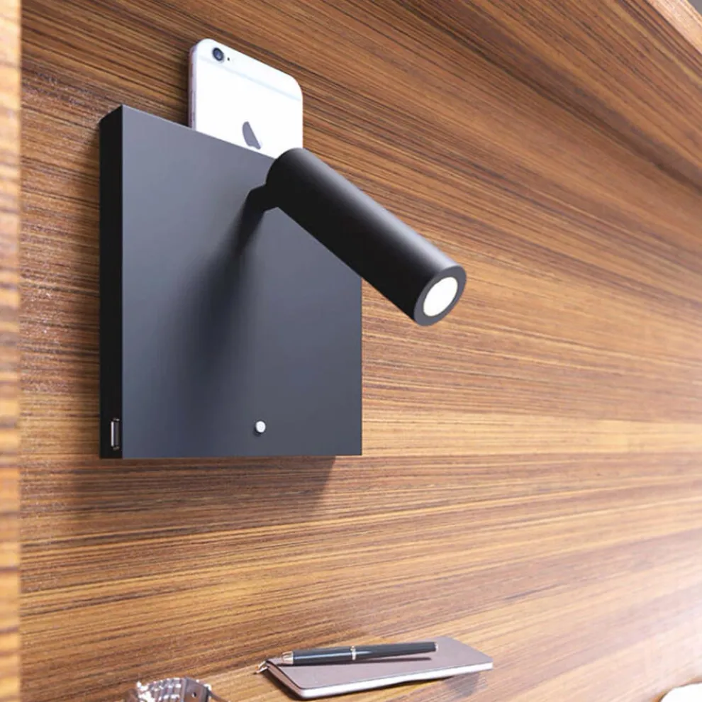 Verstellbare LED-Wandleuchte aus Aluminium mit USB-Anschlüssen - Paola