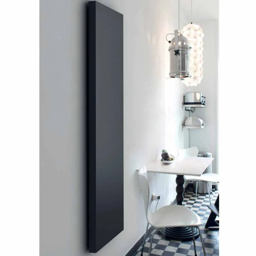 Vertikaler Heizkörper hydraulisch mit Stahl Cover Scirocco H Light