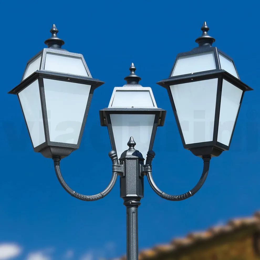 Vintage-Laternenpfahl mit 3 Lichtern aus Aluminium und Glas, hergestellt in Italien – Vivian