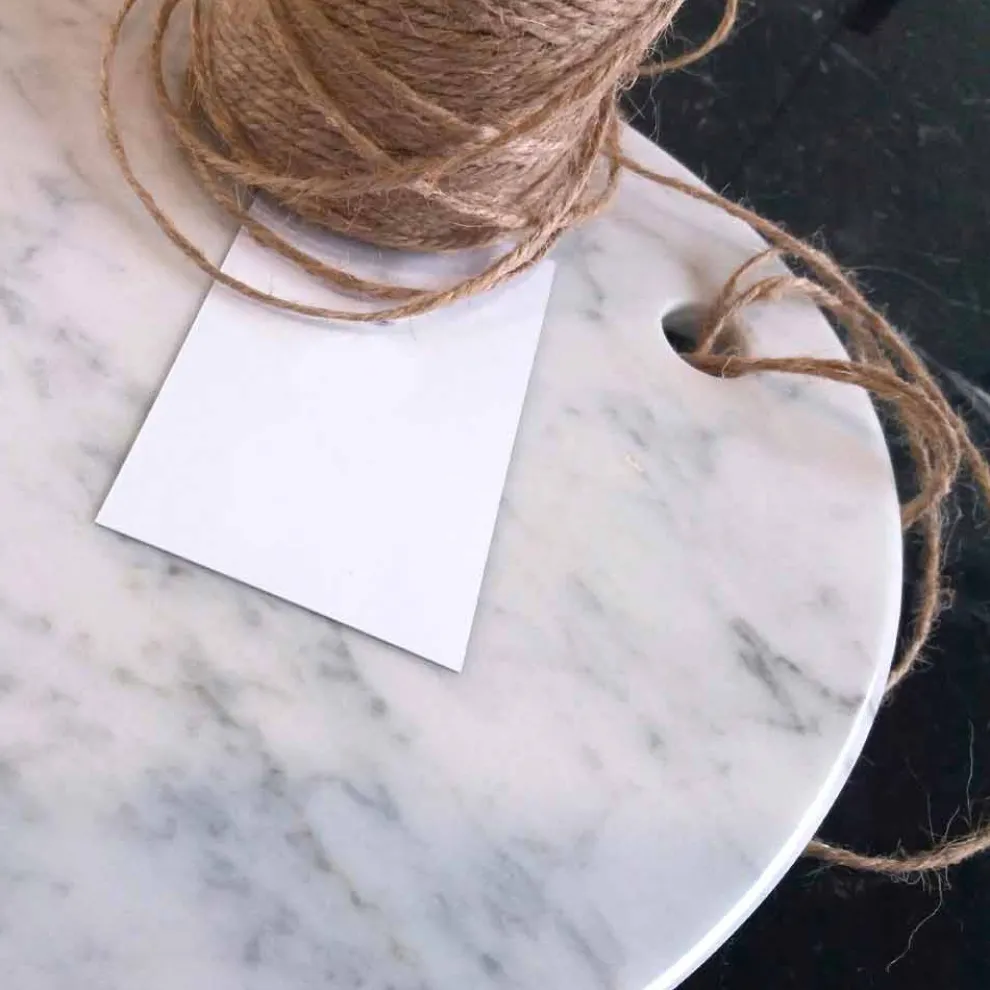 Modernes ovales Schneidebrett aus weißem Carrara-Marmor Made in Italy - Masha