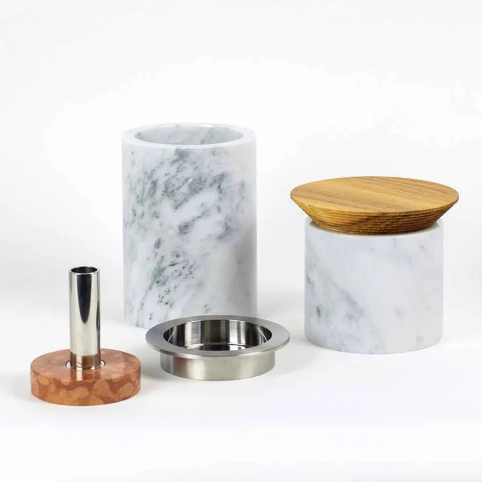 Platzsparendes Zubehör für Küchengeräte aus Marmor, Holz und Stahl - Astoria