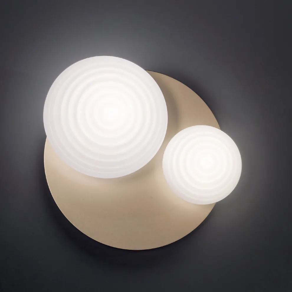 Wandlampe aus mundgeblasenem Glas mit Metallstruktur - Swallow