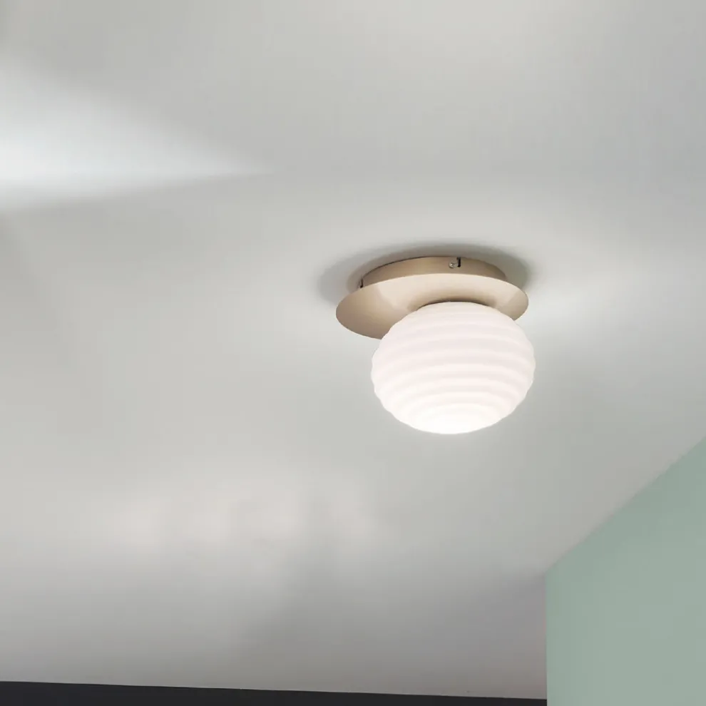 Wandlampe aus mundgeblasenem Glas mit Metallstruktur - Swallow