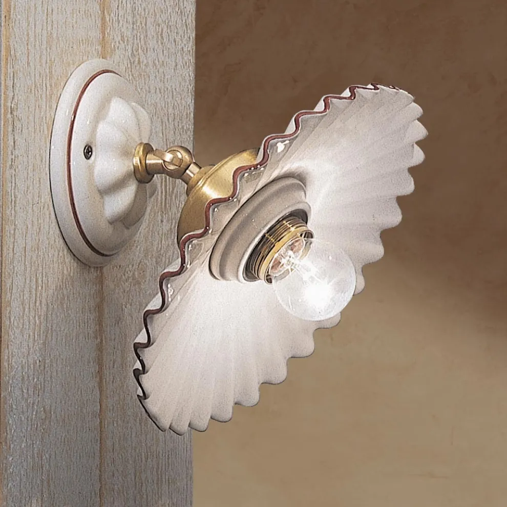 Wandleuchte aus Keramik mit gewelltem Rand Ferroluce