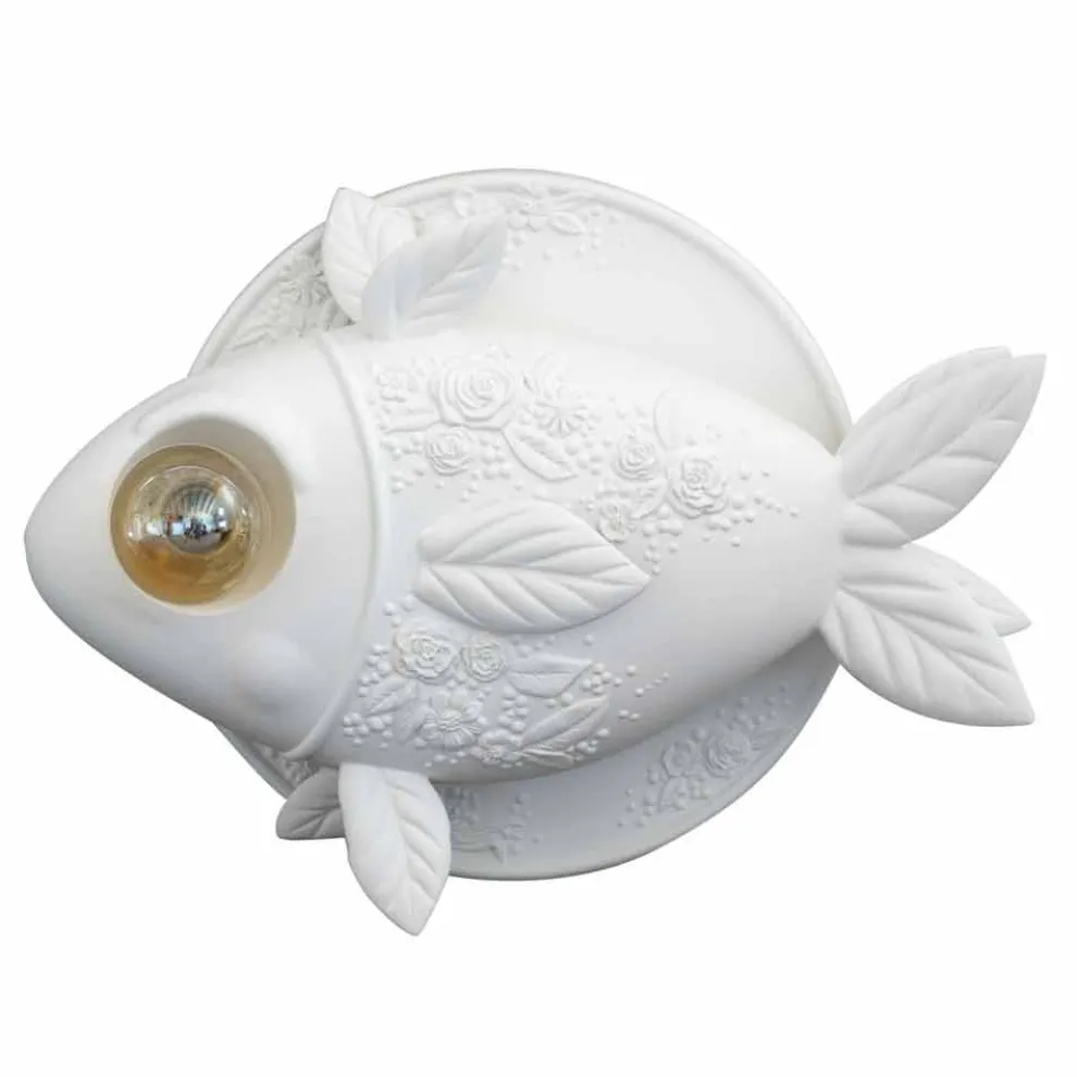 Wandleuchte in mattweißem Keramikdesign mit dekoriertem Fisch - Fisch