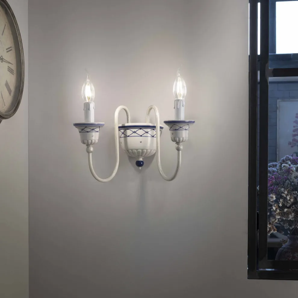 Wandleuchte mit 2 Lichtern aus Keramik und handbemaltem Messing - Sanremo