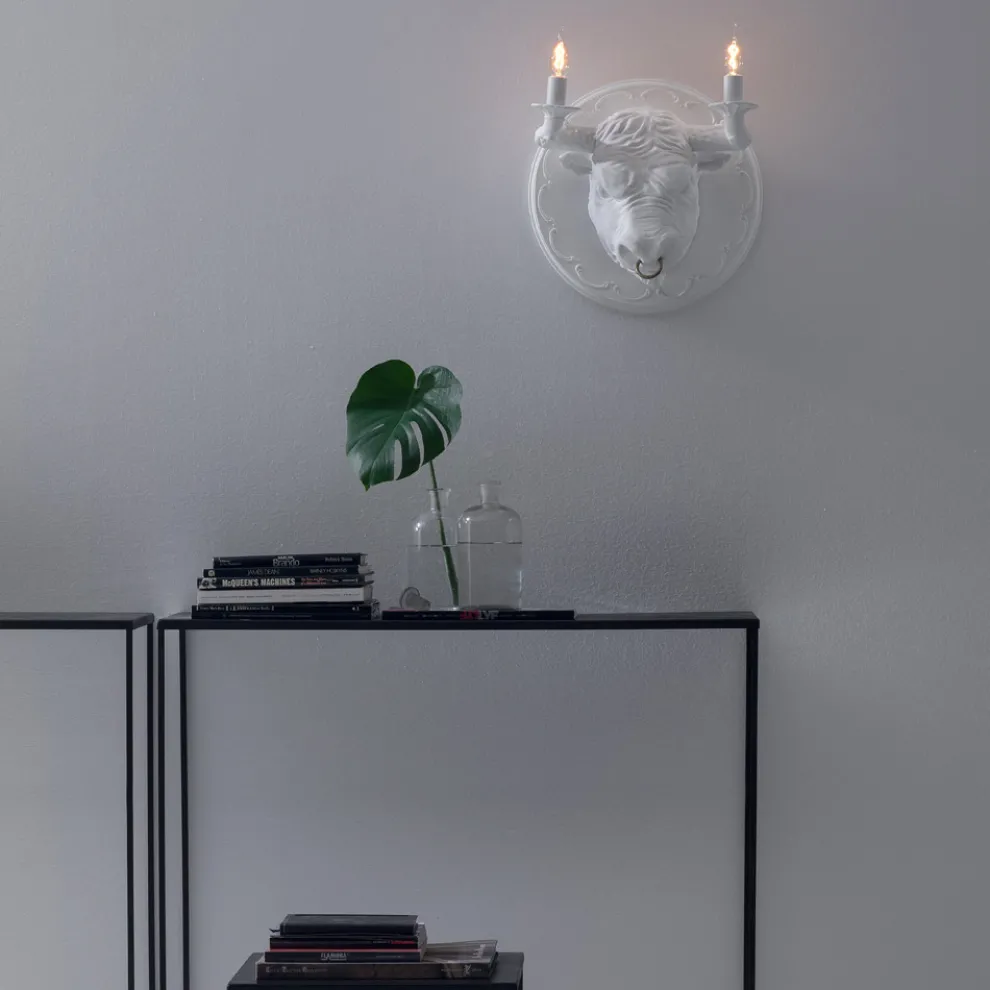 Wandleuchte mit 2 Leuchten im Keramikdesign in Form eines Stiers - Marrena