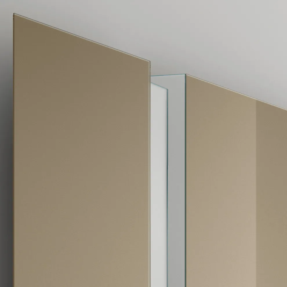 Wandspiegel mit V-förmigem Seitenschnitt Made in Italy - Spirit