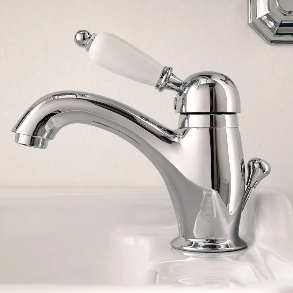 Waschtischmischer im klassischen Stil aus handgefertigtem Messing mit Hebel - Noriana