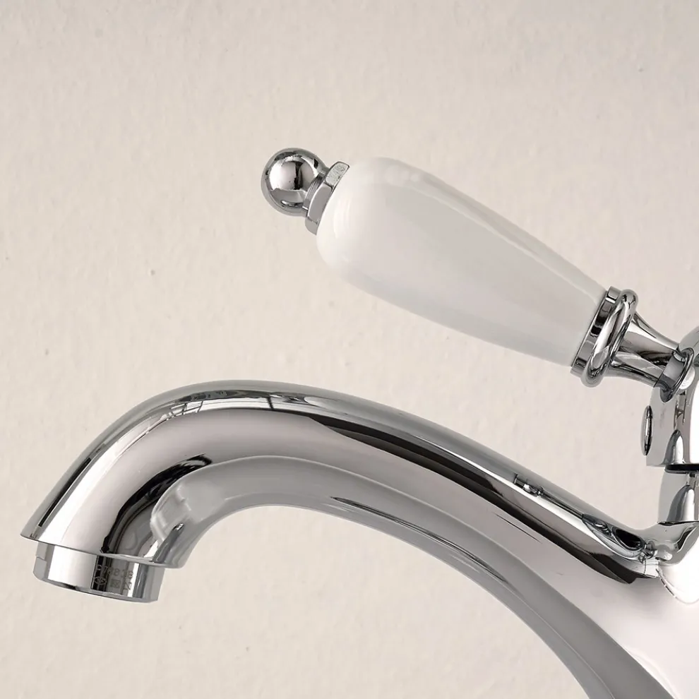 Waschtischmischer im klassischen Stil aus handgefertigtem Messing mit Hebel - Noriana