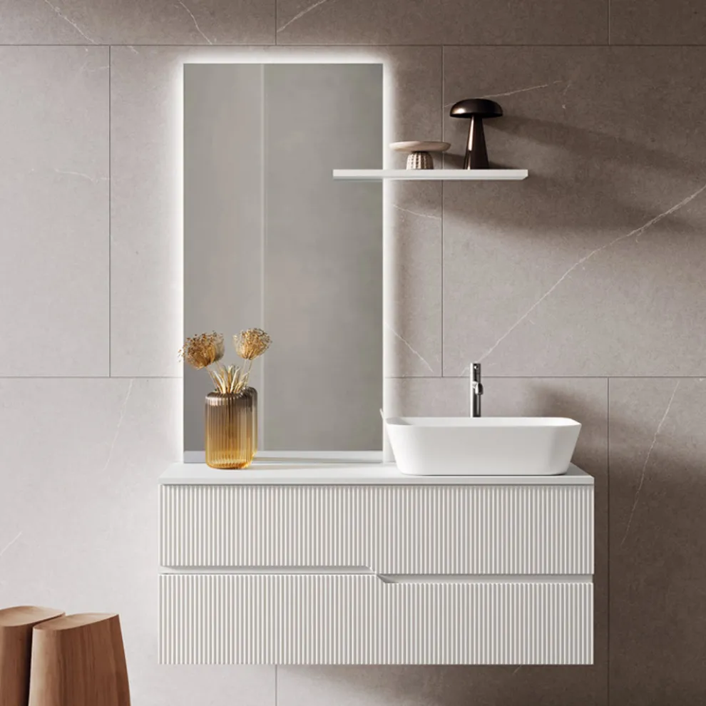 Weiße Badezimmerkomposition mit Spiegel und Regal, hergestellt in Italien – Ares