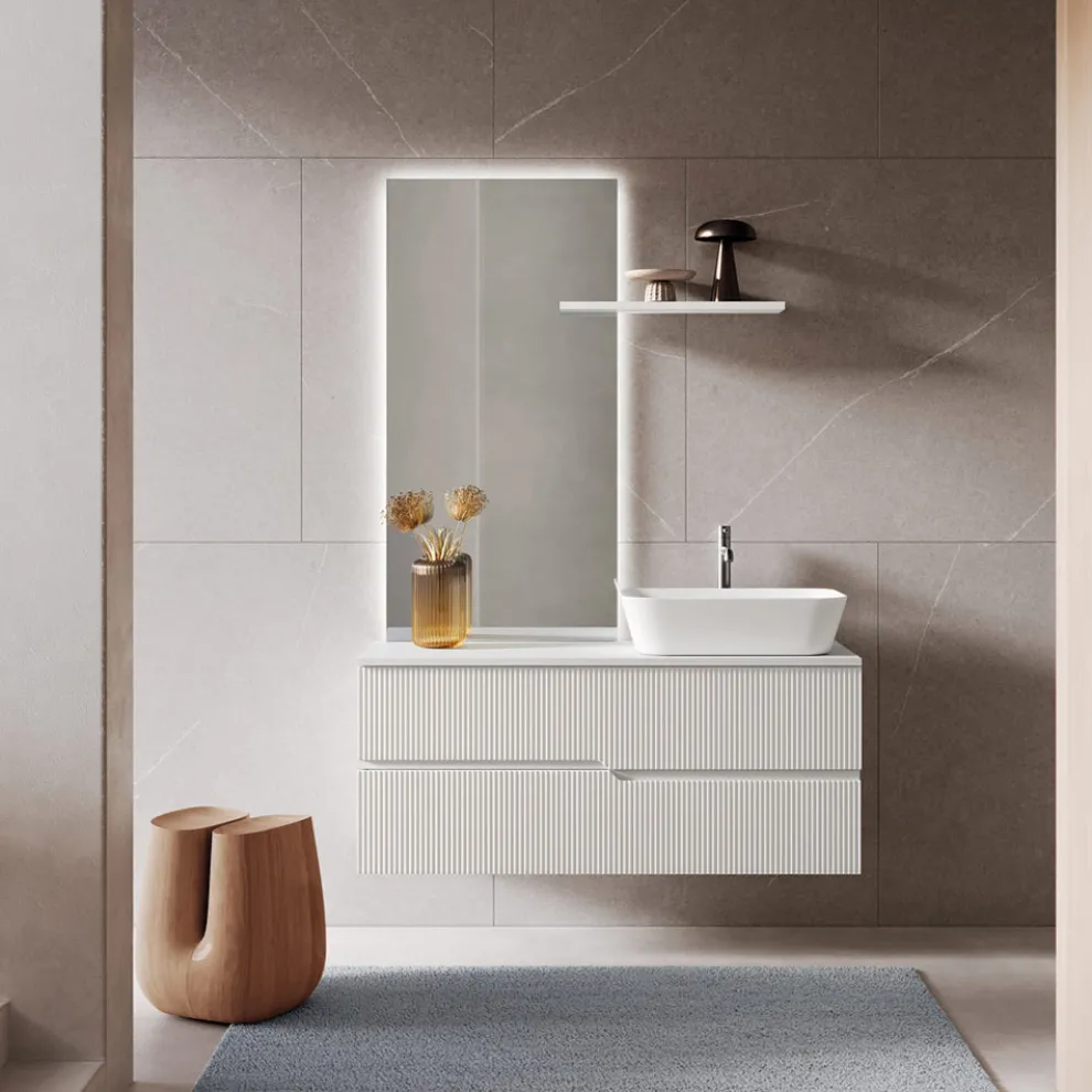 Weiße Badezimmerkomposition mit Spiegel und Regal, hergestellt in Italien – Ares