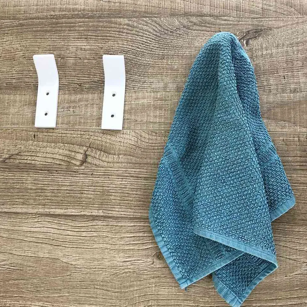 Weiße Corian Wandgarderobe mit Schrauben, 3-teiliges Design - Appiccio