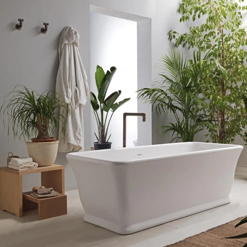 Weiße freistehende Badewanne aus massiver Oberfläche, hergestellt in Italien – Cleopatra