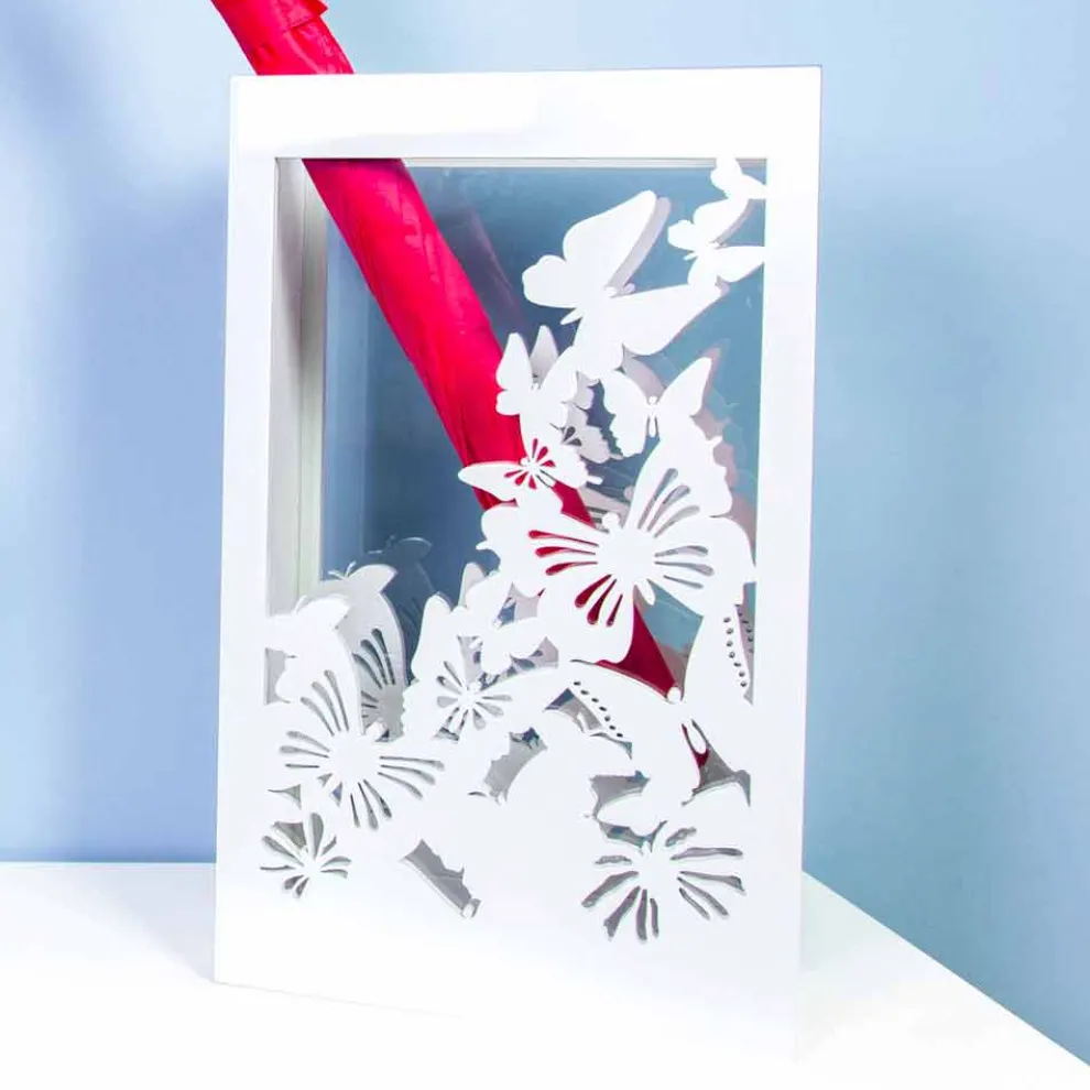 Weißer hölzerner Schirmständer mit modernem Design verziert mit Schmetterlingen - Papilio