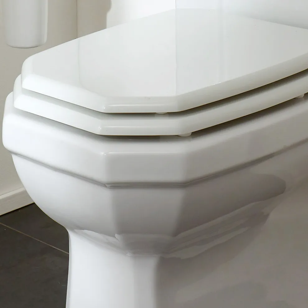 Weißes Keramik-Toilettenglas mit Kassette, Made in Italy - Nausica