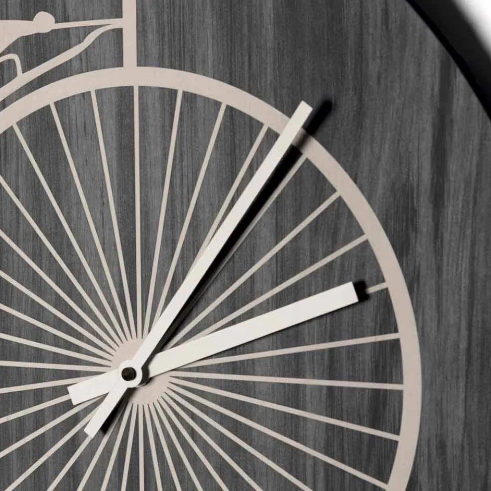 Design Wanduhr aus rundem Holz in 2 Ausführungen, Made in Italy - Byko