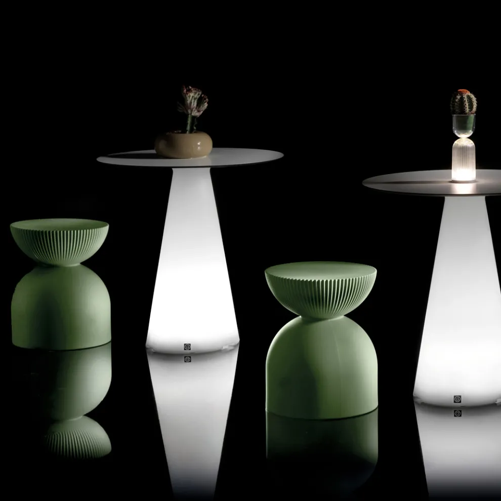 Wohnzimmerhocker aus Polyethylen in verschiedenen Farben - Loopy