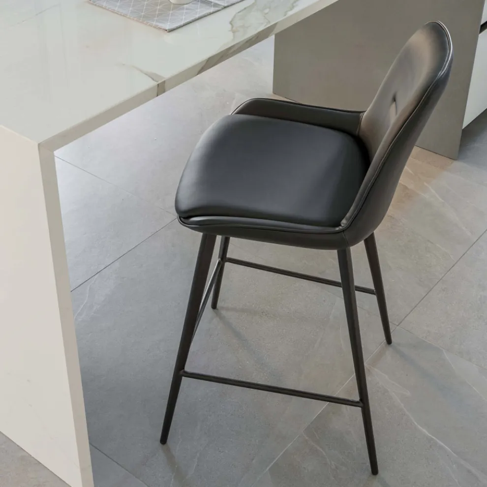 Wohnzimmerhocker mit verschiedenen Strukturen und Ausführungen – Denis