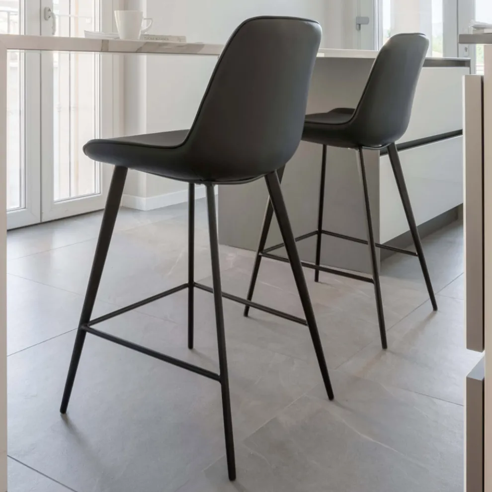 Wohnzimmerhocker mit verschiedenen Strukturen und Ausführungen – Denis