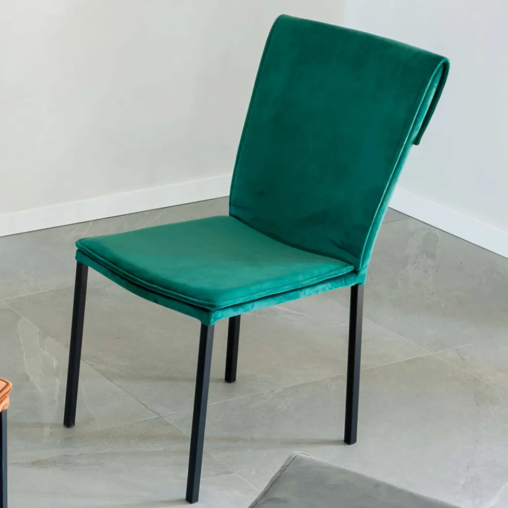 Wohnzimmerstuhl aus schmutzabweisendem Samt und schwarzer Struktur – Haroon