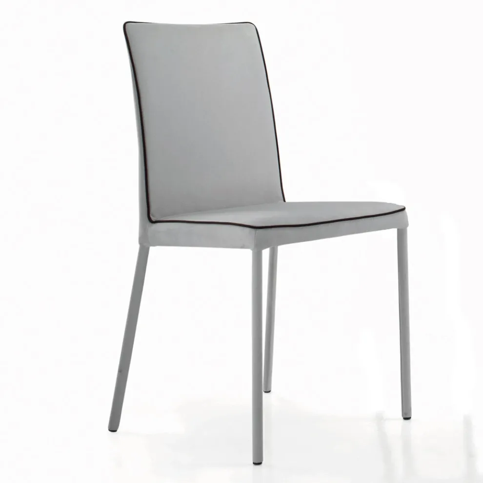 Wohnzimmerstuhl mit gepolsterten und lackierten Beinen, hergestellt in Italien – Catania