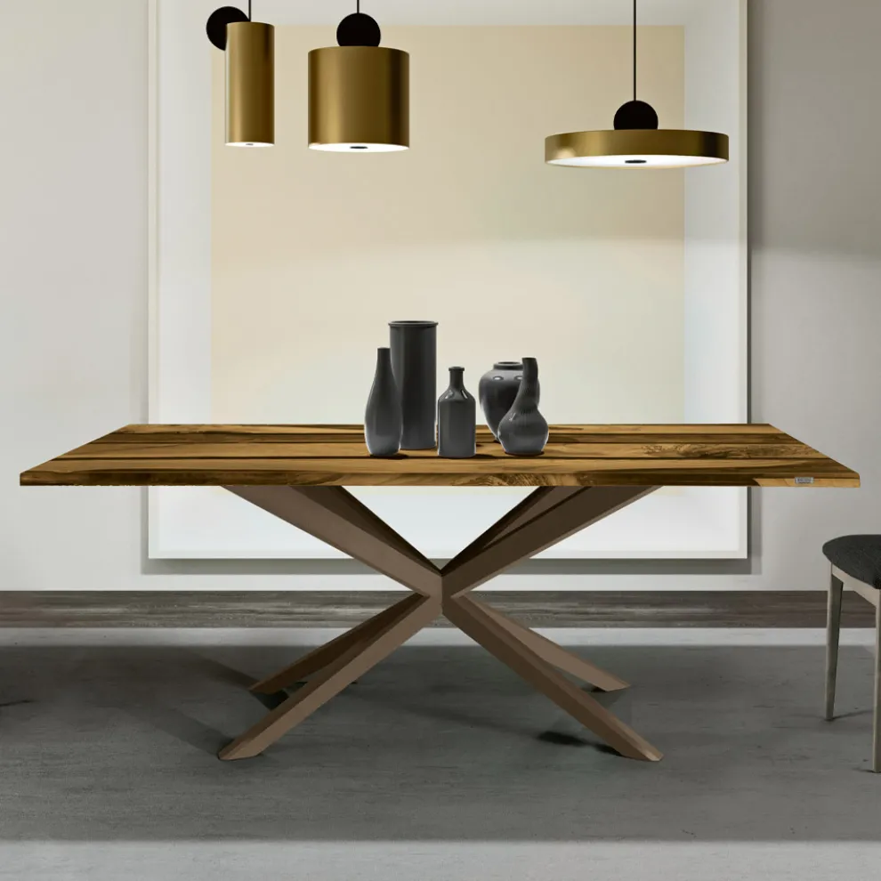 Wohnzimmertisch mit Eichenholzplatte und farbigem Epoxidharz – Miklas