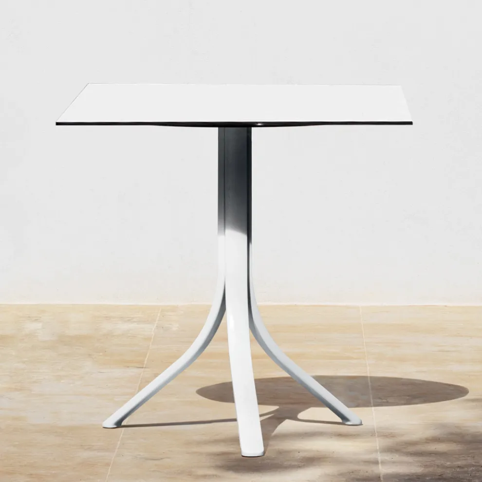 Stehtisch im Freien mit 3 liegenden Aluminiumbeinen in 2 Ausführungen - Filomena