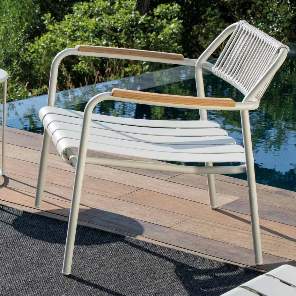 Niedriger Aluminium-Gartensessel mit Seilrückenlehne - Resplendent