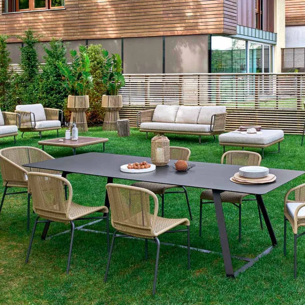 Moderner Gartentisch in unterschiedlichen Dimensionen Varaschin Kolonaki