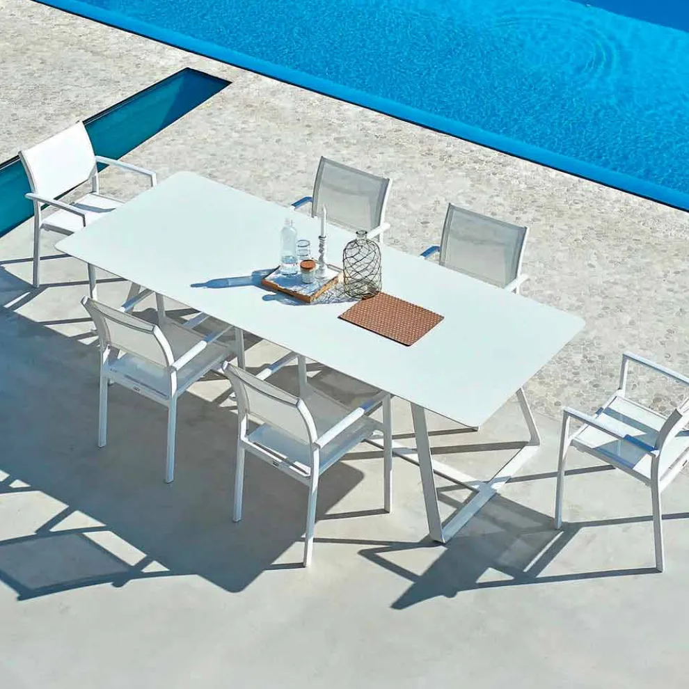 Moderner Gartentisch in unterschiedlichen Dimensionen Varaschin Kolonaki