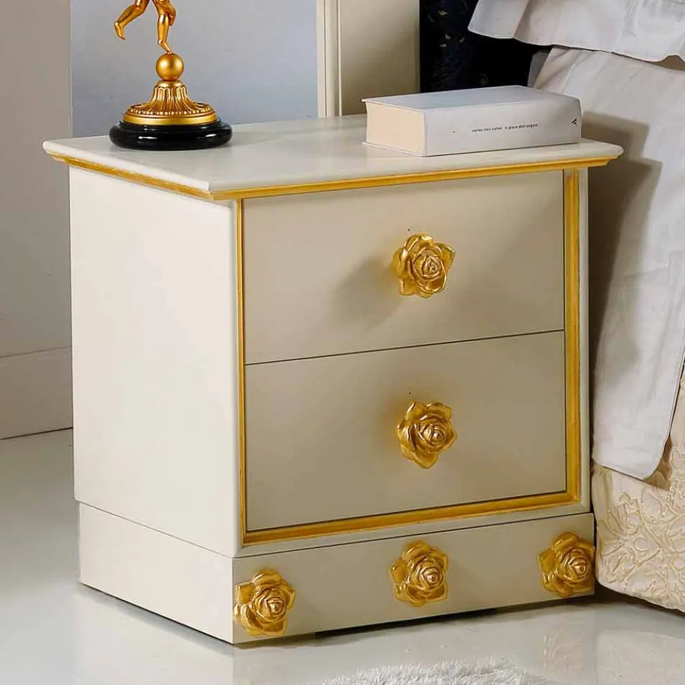 Nachtschrank mit 4 Schubladen und Griffe in Rosenoptik