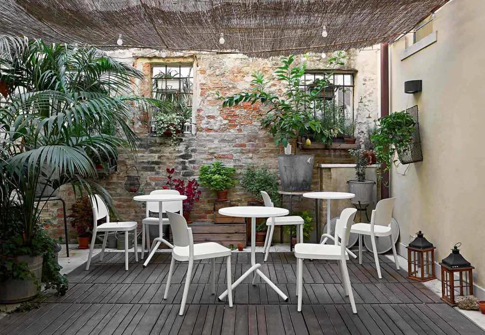 4 moderne stapelbare Gartenstühle aus Polypropylen Made in Italy - Bernetta