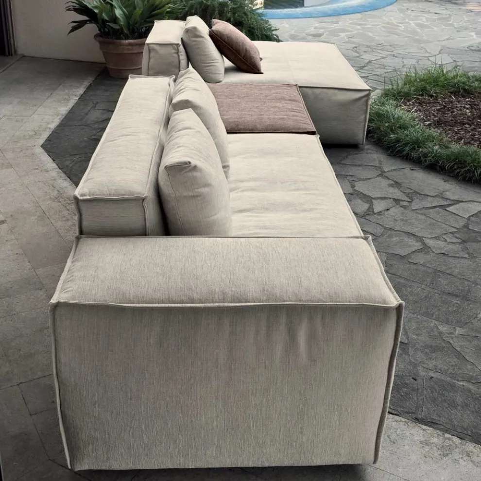 Zusammensetzung aus 1 Pouf mit Rückenlehne, 1 Pouf und 1 Halbinsel - Bizarre